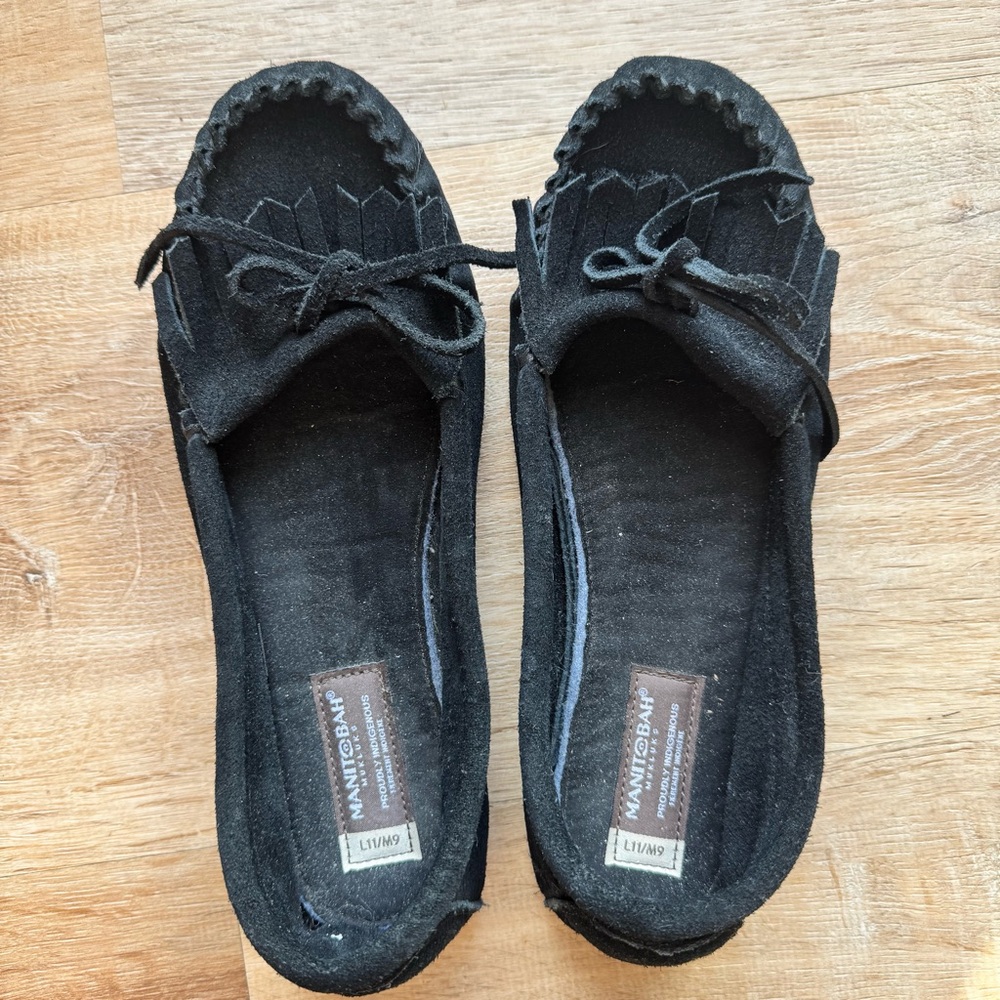Minnetonka Black Suede Moccasin Flats